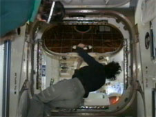 ISS Crew Opens Dragon Hatch a Day Early